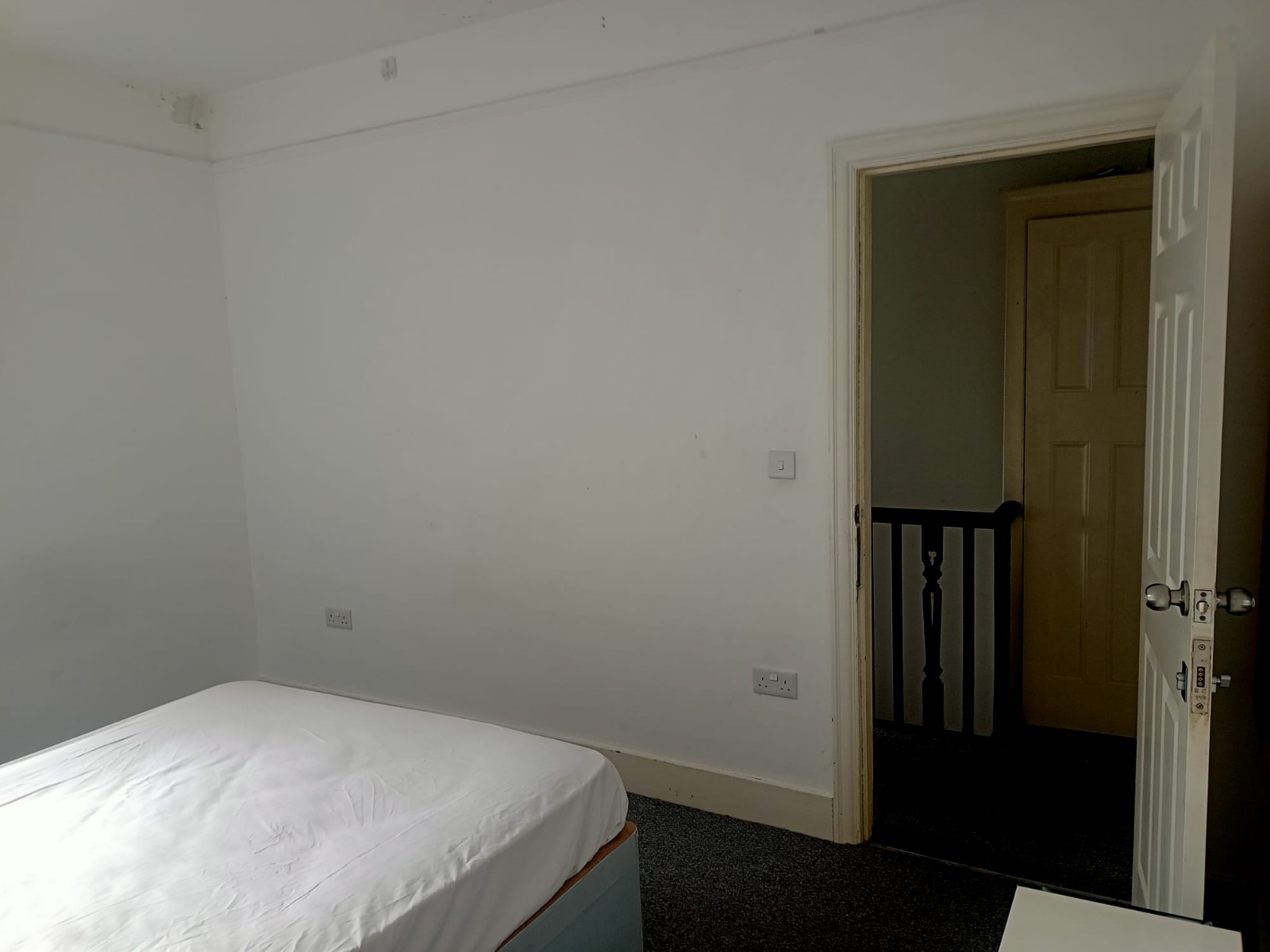 Furnished Double Rooms Near Hendon Central | Available Now